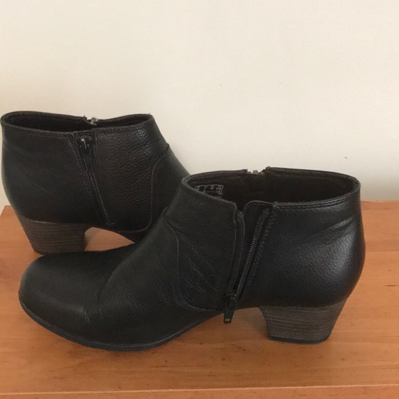 Clarks Ultimate Comfort Black Ankle Booties! Sz 8 - Picture 5 of 8